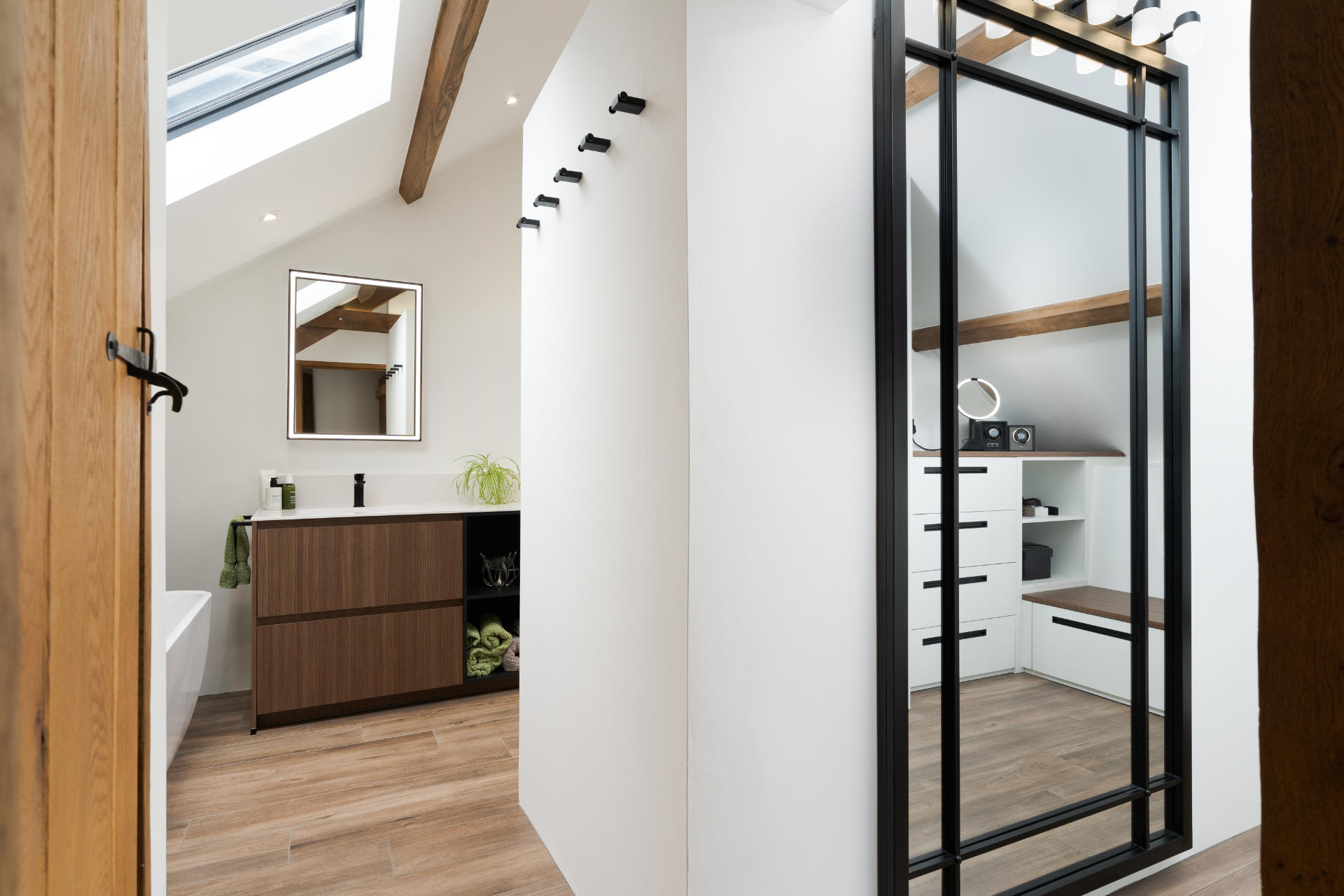 Luxury bathroom Llantwit Major - image 03