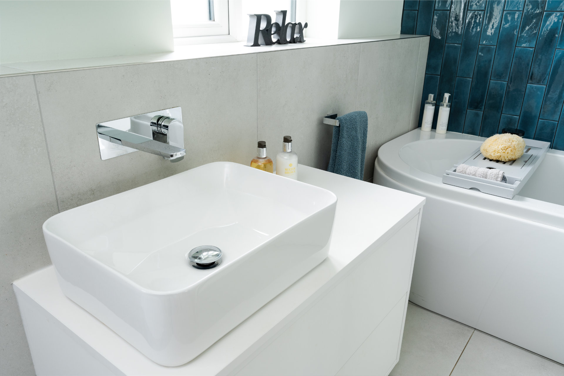 Neutral bathroom Cowbridge - image 02