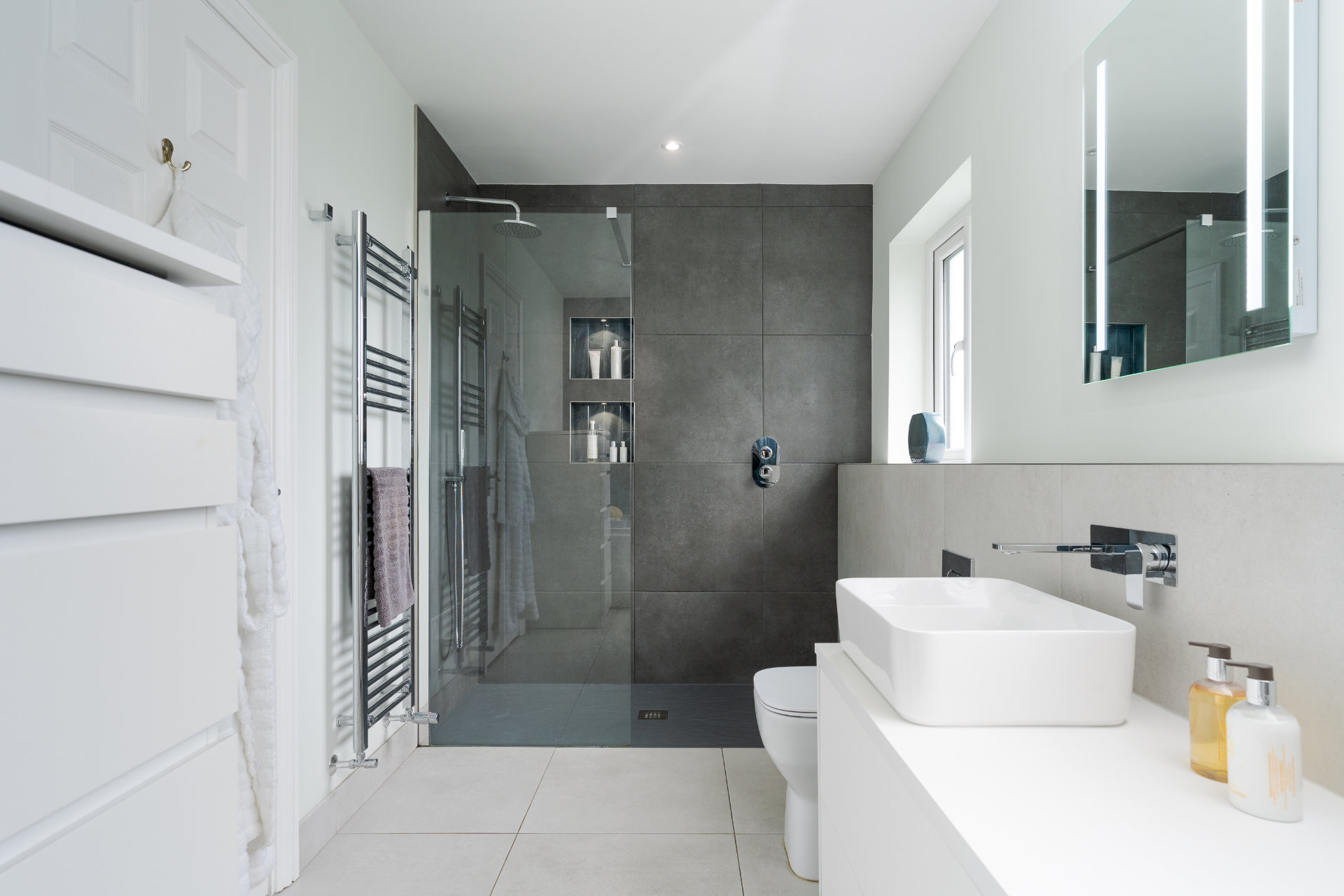 Neutral bathroom Cowbridge - image 04