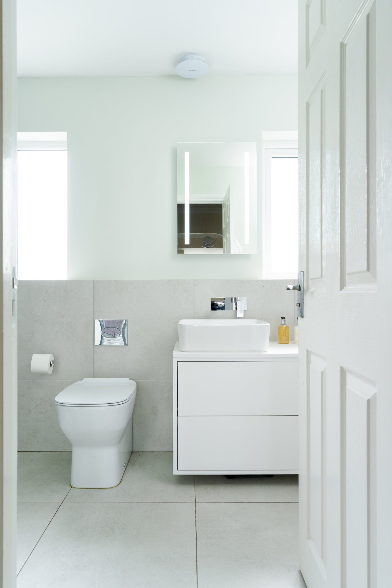 Neutral bathroom Cowbridge - image 05
