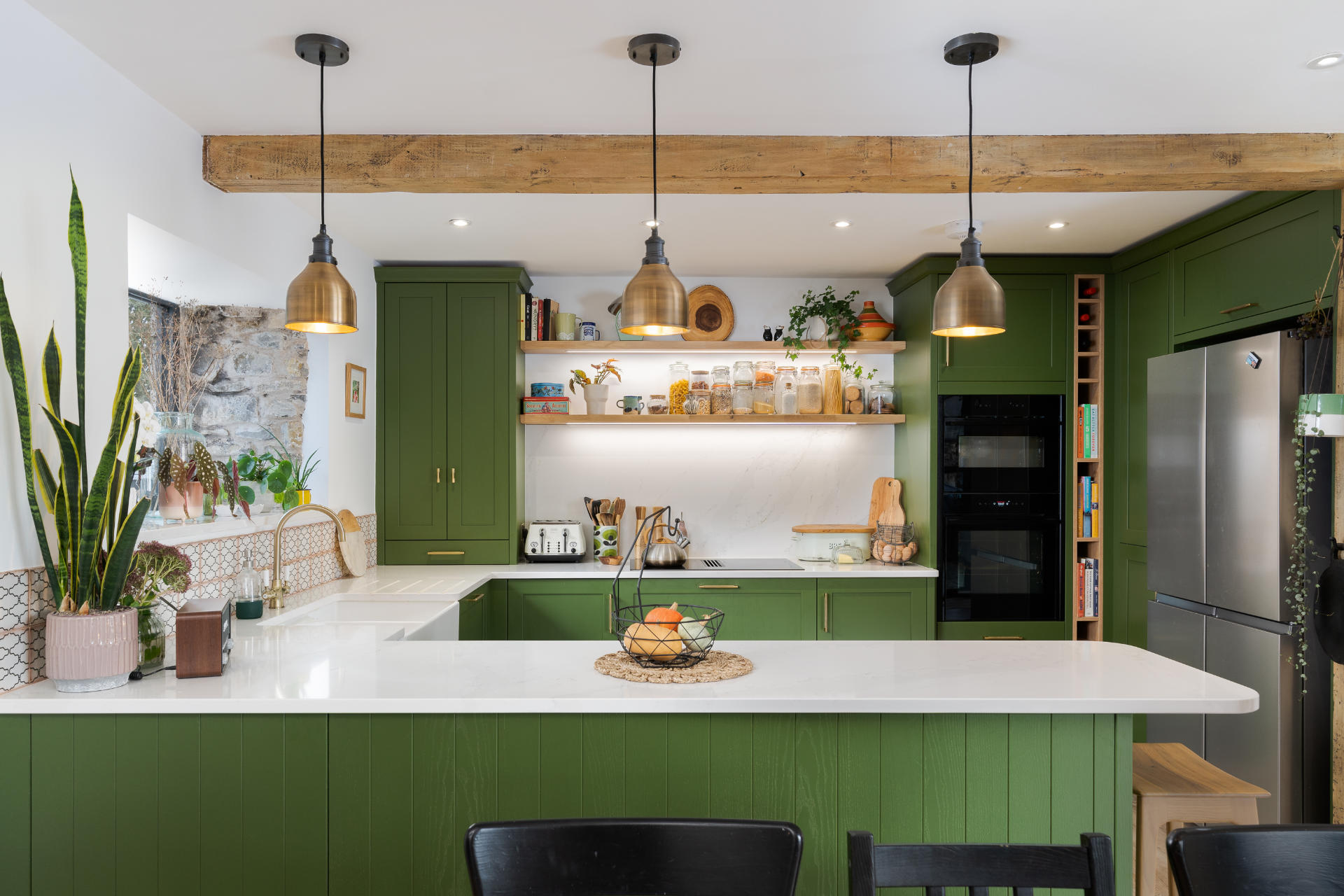 Green kitchen in barn conversion - image 03