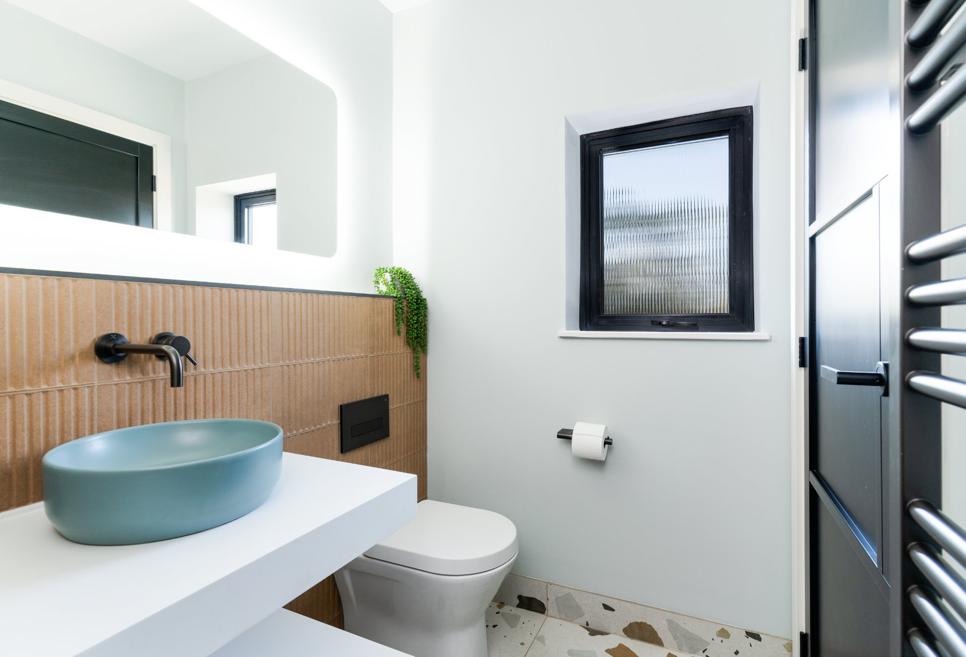 terrazzo en-suite - image 02