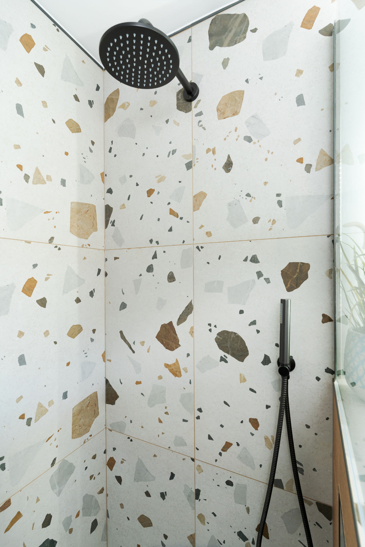 terrazzo en-suite - image 04