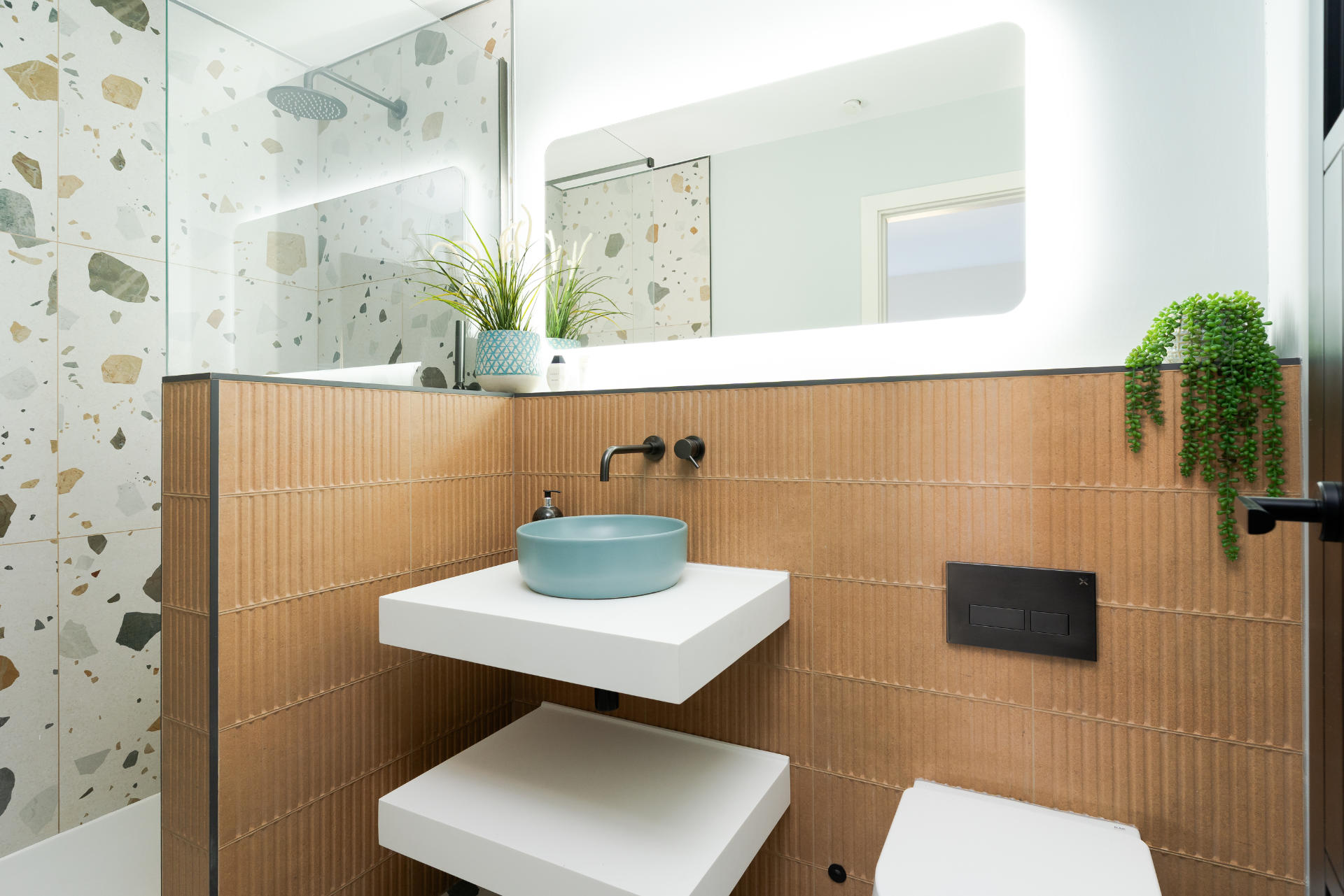 terrazzo en-suite - image 05
