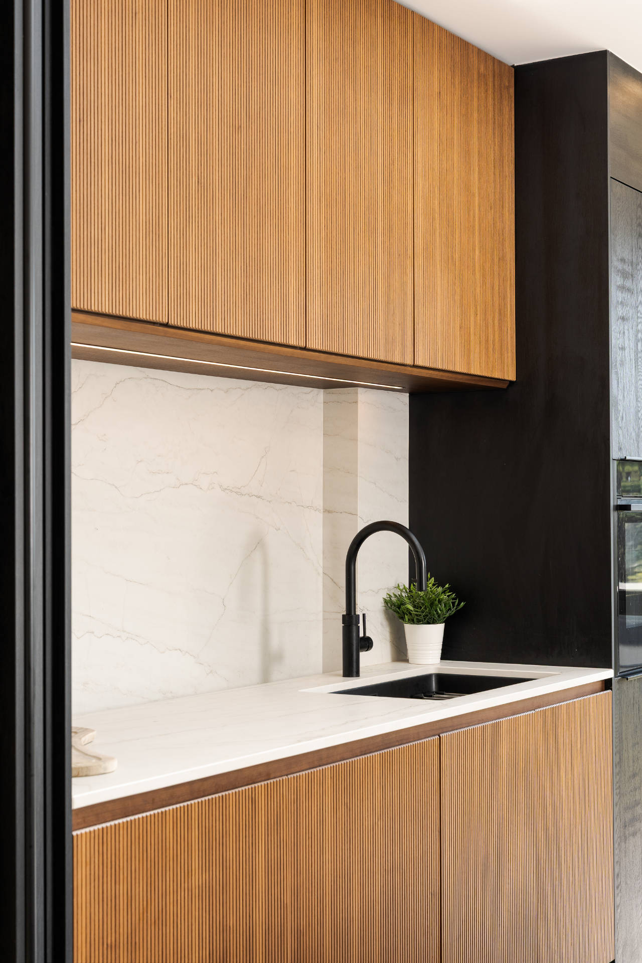 Pronorm Y-Line in walnut - image 05