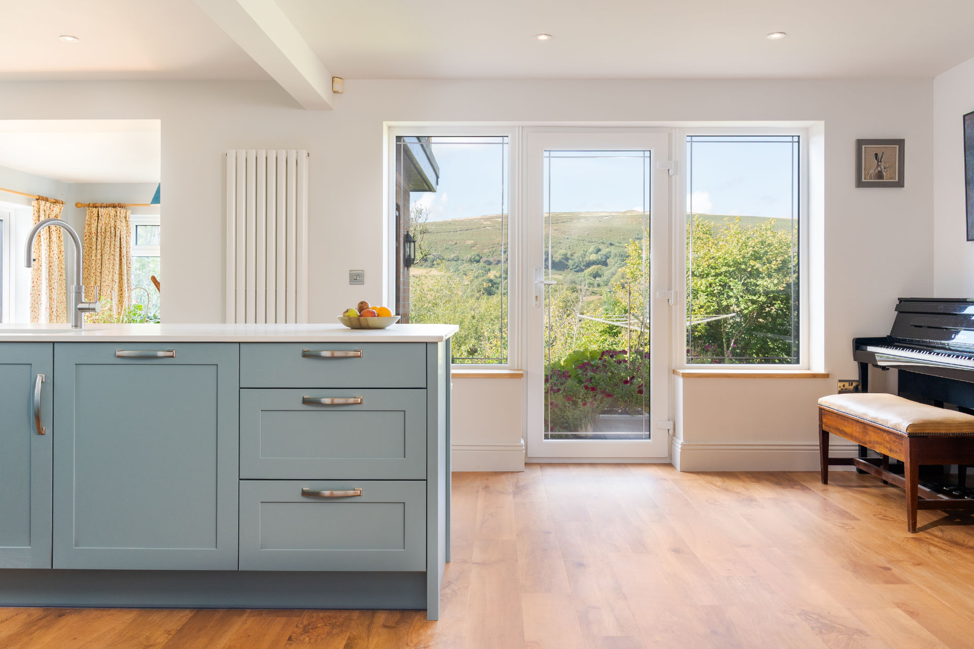 Stunning shaker kitchen Pentrych - image 02