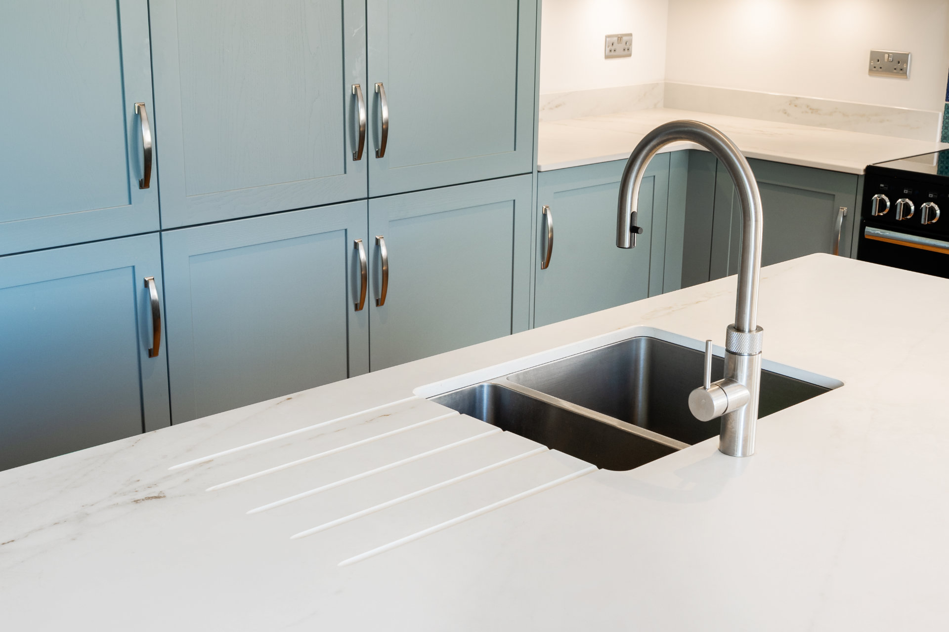 Stunning shaker kitchen Pentrych - image 05