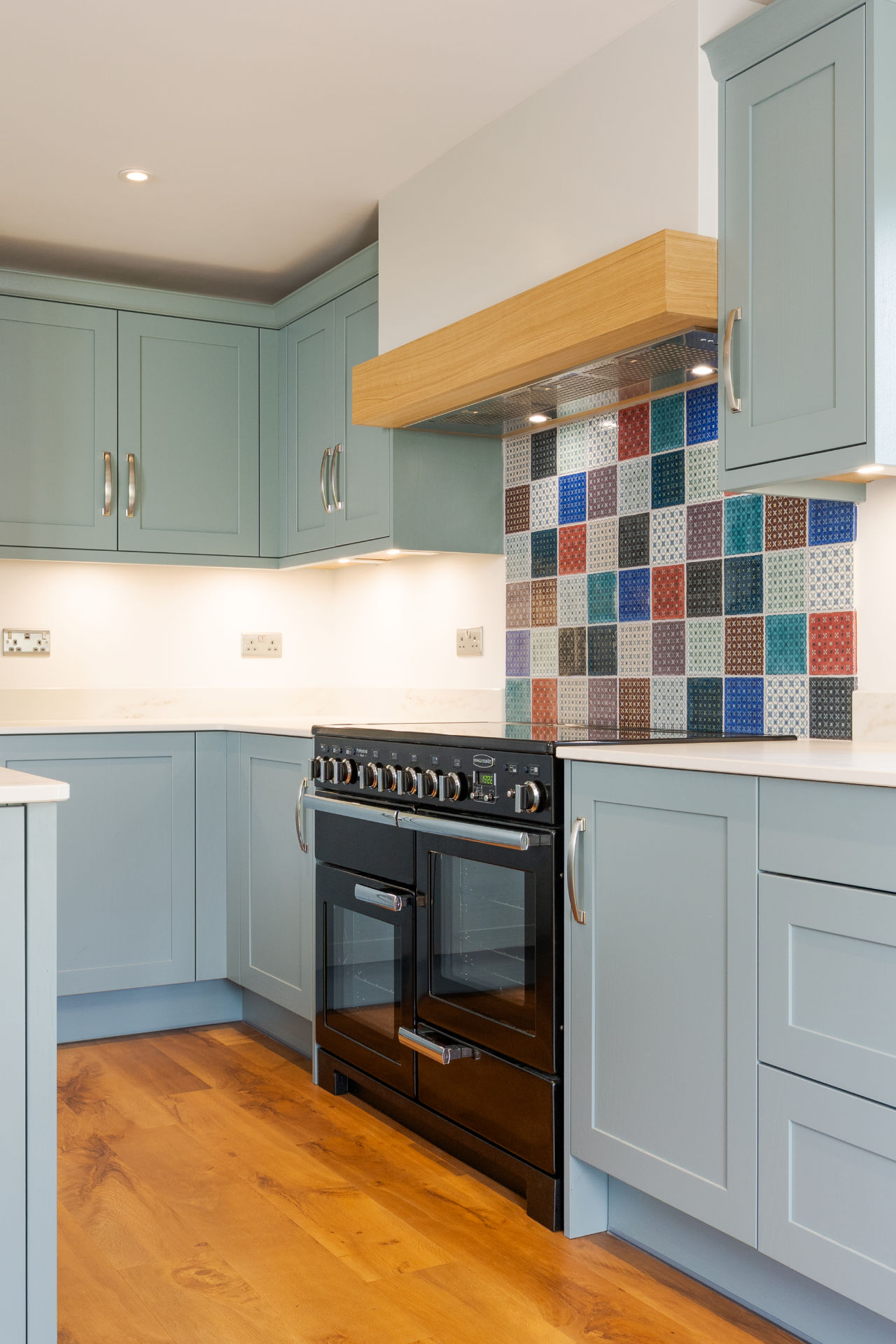 Stunning shaker kitchen Pentrych - image 05
