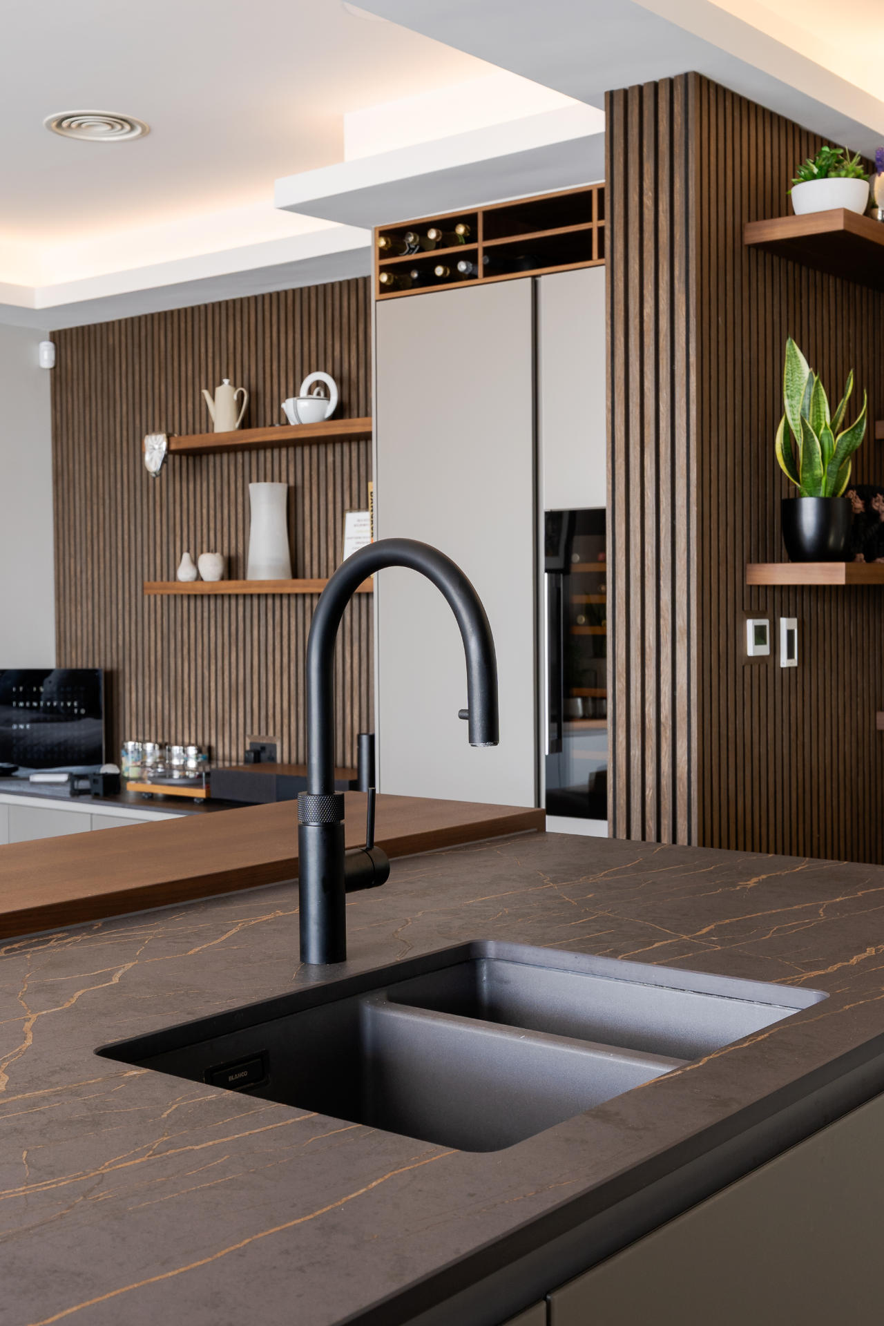 Pronorm kitchen with a view - image 04