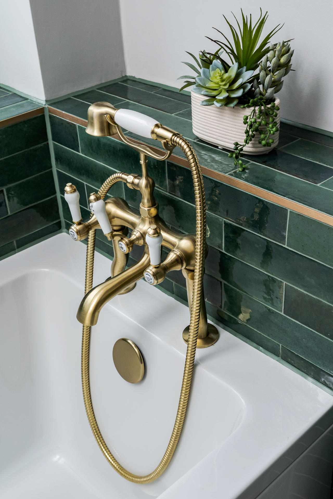 Traditional bathroom with bottle green tiles - image 04