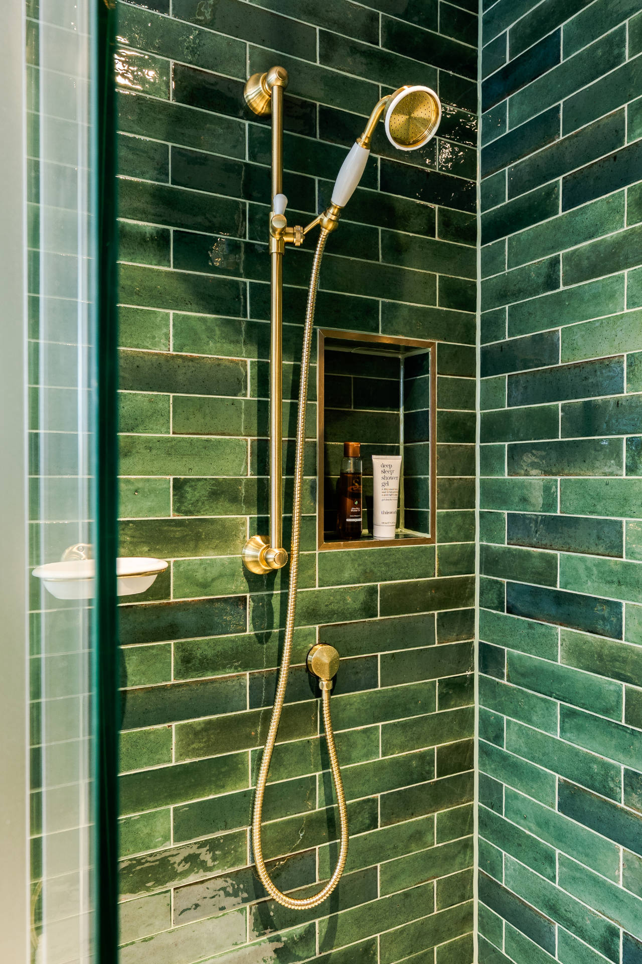 Traditional bathroom with bottle green tiles - image 05